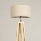 Foto 31270-19: Landelijke vloerlamp van licht hout met beige linnen lampenkap