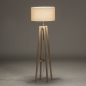 Foto 31270-2 schuinaanzicht: Landelijke vloerlamp van licht hout met beige linnen lampenkap