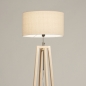 Foto 31270-5 schuinaanzicht: Landelijke vloerlamp van licht hout met beige linnen lampenkap