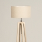Foto 31270-7 schuinaanzicht: Landelijke vloerlamp van licht hout met beige linnen lampenkap