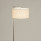 Foto 31276-4 schuinaanzicht: Staande schemerlamp met beige linnen lampenkap