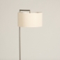 Foto 31276-7 schuinaanzicht: Staande schemerlamp met beige linnen lampenkap