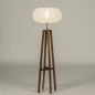 Foto 31280-16: Houten staande lamp met beige ronde lampenkap