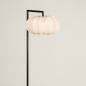 Foto 31281-5 schuinaanzicht: Rustieke vloerlamp in het zwart met beige lampenkap