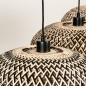 Foto 31299-13 detailfoto: Rotan hanglamp met drie ronde kappen voor boven de eettafel