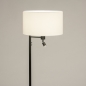 Foto 31314-5 schuinaanzicht: Zwarte vloerlamp met leeslamp en witte lampenkap van stof