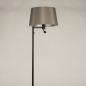 Foto 31317-4 zijaanzicht: Zwarte staande leeslamp met lampenkap van stof in het grijs en met extra led leeslamp