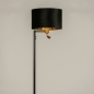 Foto 31319-3 zijaanzicht: Zwarte staande schemerlamp met leeslamp en zwarte velvet kap met gouden binnenkant