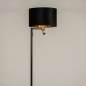 Foto 31319-6 zijaanzicht: Zwarte staande schemerlamp met leeslamp en zwarte velvet kap met gouden binnenkant