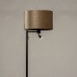 Foto 31320-4 zijaanzicht: Zwarte staande schemerlamp met leeslamp en velvet kap in taupe met koperkleurige binnenkant