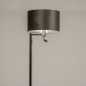 Foto 31322-3 zijaanzicht: Zwarte vloerlamp met extra leeslamp en grijze kap van fluweel met zilveren binnenkant