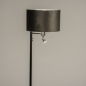 Foto 31322-5 schuinaanzicht: Zwarte vloerlamp met extra leeslamp en grijze kap van fluweel met zilveren binnenkant