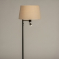 Foto 31324-5 schuinaanzicht: Zwarte vloerlamp met led leeslamp en beige kap van stof