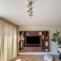 Foto 31327-10: Weiß-goldener Deckenstrahler mit vier Spots auf einer länglichen Deckenplatte 