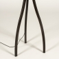 Foto 31330-10: Zwarte driepoot vloerlamp van hout met draad kap van gevlochten touw in jute kleur
