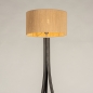 Foto 31330-5: Zwarte driepoot vloerlamp van hout met draad kap van gevlochten touw in jute kleur