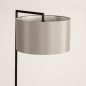 Foto 31334-6 schuinaanzicht: Zwarte vloerlamp met ronde grijze kap van stof