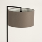 Foto 31336-6 schuinaanzicht: Zwarte vloerlamp met ronde kap van stof in het grijs