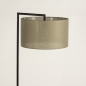 Foto 31337-6 schuinaanzicht: Zwarte vloerlamp met taupe kap van stof
