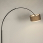 Foto 31339-3: Zwarte booglamp met ronde kap van stof in taupe en wit