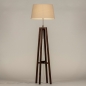 Foto 31340-3 schuinaanzicht: Staande houten vloerlamp met beige kap van stof 