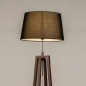 Foto 31342-5 schuinaanzicht: Staande houten vloerlamp in walnoot bruin met zwarte kap