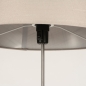 Foto 31344-10 detailfoto: Staande houten vloerlamp in walnoot bruin met taupe kap 