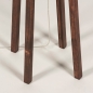 Foto 31344-13 detailfoto: Staande houten vloerlamp in walnoot bruin met taupe kap 