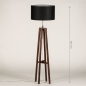 Foto 31345-1 maatindicatie: Staande houten vloerlamp in walnoot bruin met zwarte kap 