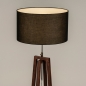 Foto 31345-4 schuinaanzicht: Staande houten vloerlamp in walnoot bruin met zwarte kap 
