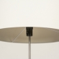 Foto 31346-10 detailfoto: Staande houten vloerlamp met ronde kap in het wit 