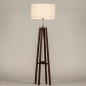 Foto 31346-3 schuinaanzicht: Staande houten vloerlamp met ronde kap in het wit 