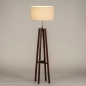 Foto 31347-2 schuinaanzicht: Staande houten vloerlamp in walnoot bruin met beige kap