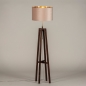 Foto 31349-3 schuinaanzicht: Houten staande vloerlamp in walnoot bruin met roze kap van fluweel