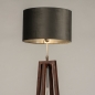 Foto 31350-5 schuinaanzicht: Houten staande lamp met grijze kap van fluweel met zilveren binnenkant