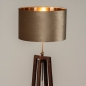 Foto 31351-4 schuinaanzicht: Houten staande lamp met kap in taupe velvet en gouden binnenkant 