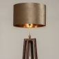 Foto 31351-5 schuinaanzicht: Houten staande lamp met kap in taupe velvet en gouden binnenkant 