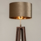 Foto 31351-5 schuinaanzicht: Houten staande lamp met kap in taupe velvet en gouden binnenkant 