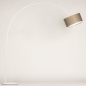 Foto 31366-8: Grote witte booglamp met luxe kap in taupe 