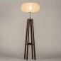 Foto 31377-3 schuinaanzicht: Japandi vloerlamp: Houten staande lamp in walnoot bruin met lampion kap van stof