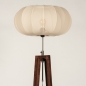 Foto 31377-6 schuinaanzicht: Japandi vloerlamp: Houten staande lamp in walnoot bruin met lampion kap van stof