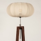 Foto 31377-6 schuinaanzicht: Japandi vloerlamp: Houten staande lamp in walnoot bruin met lampion kap van stof