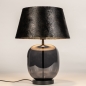 Foto 31383-4 vooraanzicht: Grote vaaslamp met voet van rookglas en luxe zwarte kap met gouden binnenkant