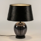 Foto 31386-2 vooraanzicht: Vaaslamp met voet van rookglas en zwarte kap van stof met gouden binnenkant