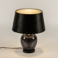 Foto 31386-3 schuinaanzicht: Vaaslamp met voet van rookglas en zwarte kap van stof met gouden binnenkant