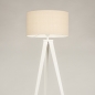 Foto 31392-5 vooraanzicht: Witte driepoot vloerlamp met beige linnen kap