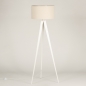 Foto 31392-6 vooraanzicht: Witte driepoot vloerlamp met beige linnen kap