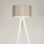 Foto 31394-5 vooraanzicht: Witte driepoot vloerlamp met grijze lampenkap