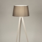 Foto 31397-5 vooraanzicht: Beige driepoot vloerlamp met grijze kap van stof 