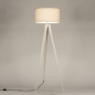 Foto 31398-2 vooraanzicht: Japandi vloerlamp: beige driepoot vloerlamp met beige linnen lampenkap